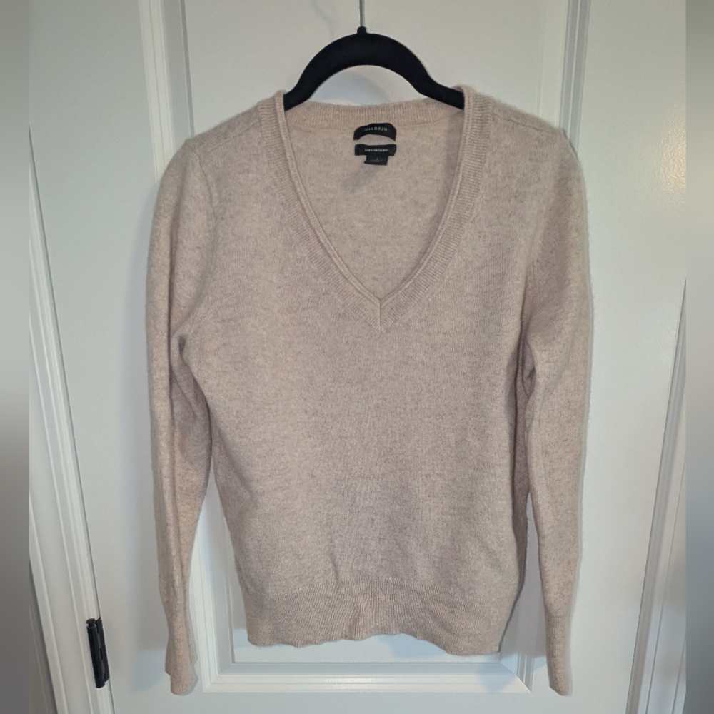 Size L Halogen V-Neck Cashmere Sweater in Oatmeal